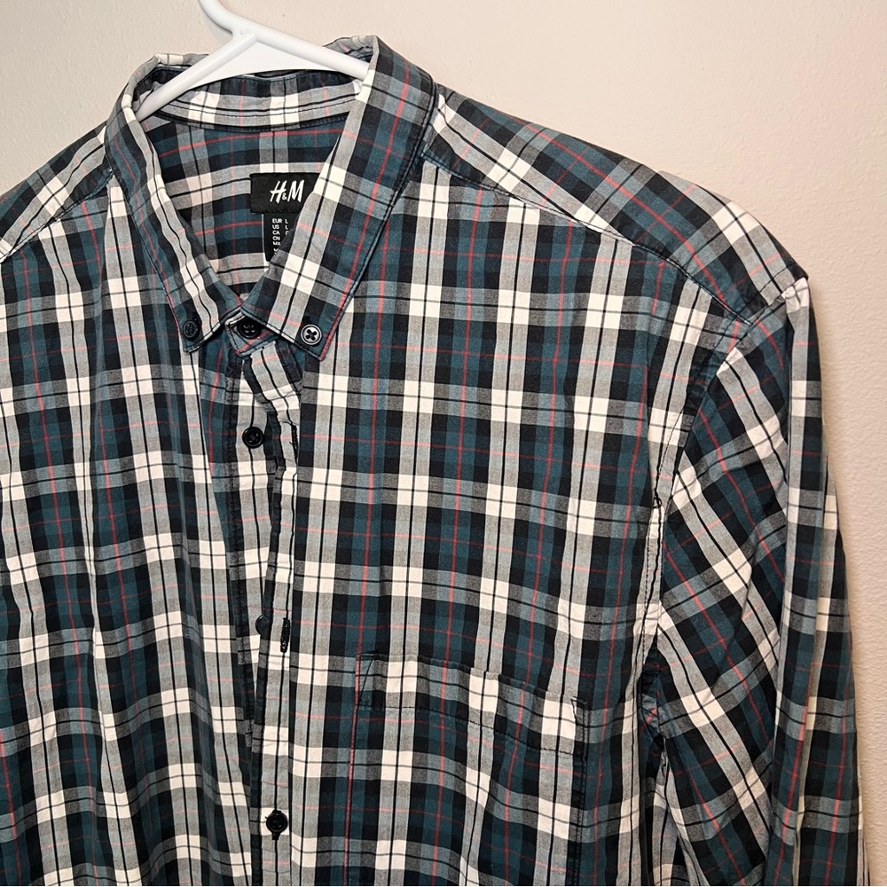 ☀️ H&M Button Down - Picture 2 of 4